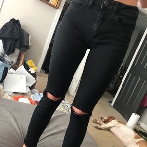 American eagle// Black ripped jeans